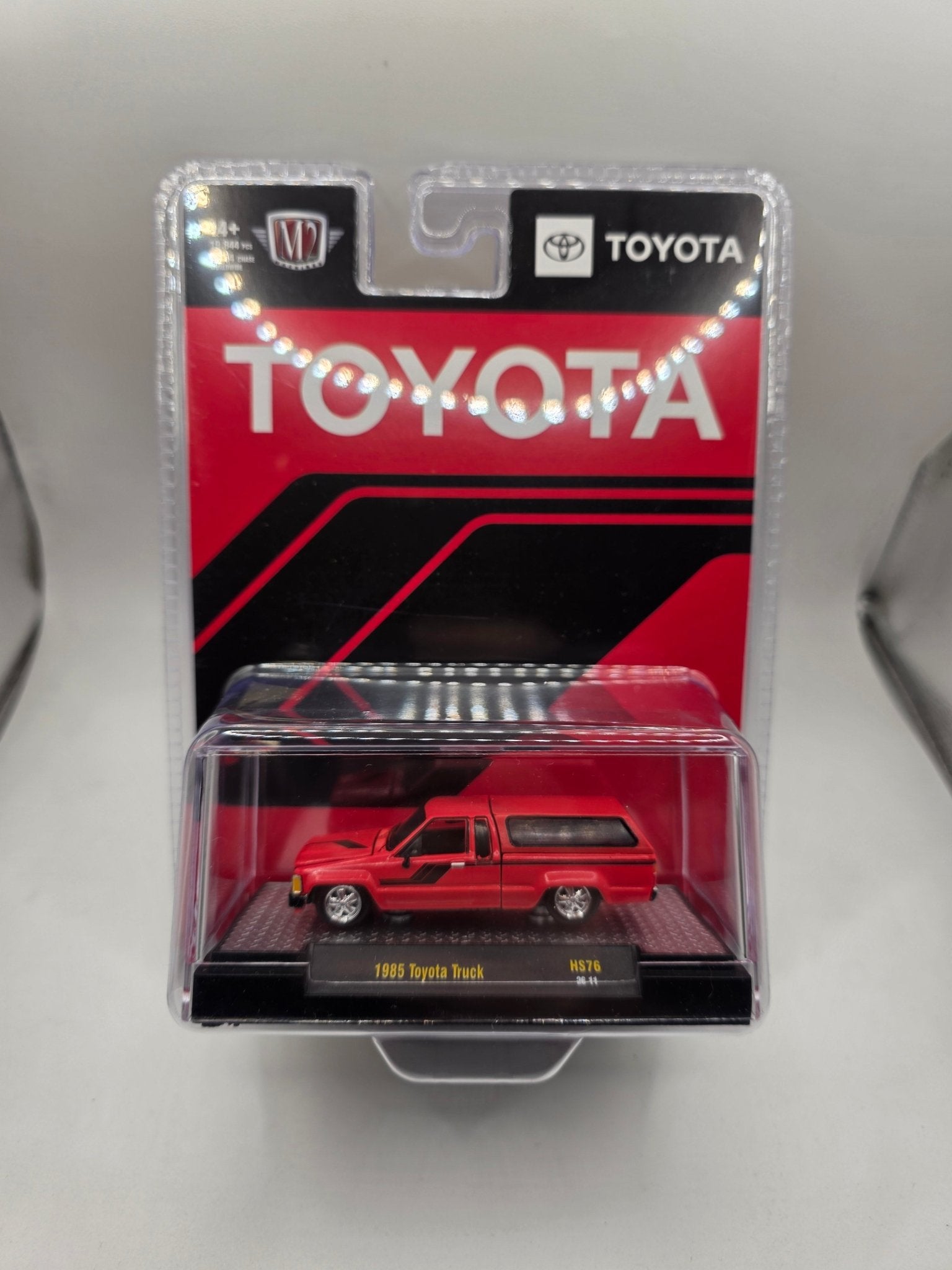 M2 Machines 1:64 1985 Toyota Truck with Camper Shell – Red- Hobby Exclusive - Jw Diecast